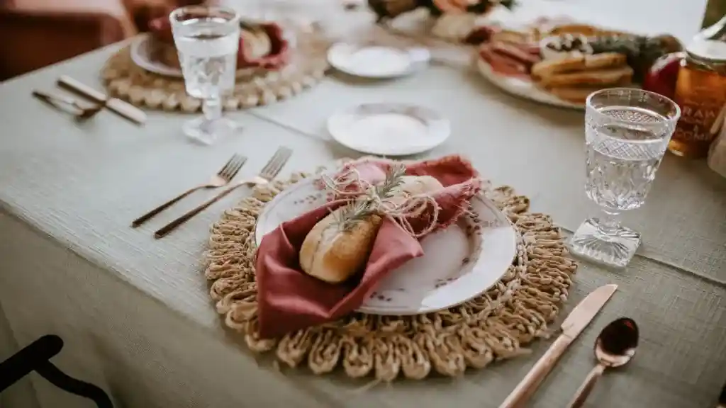 Como colocar taça de vinho e água na mesa: A arte de servir com elegância