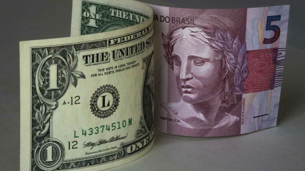Dólar vs. Real: como a taxa de câmbio afeta seu bolso